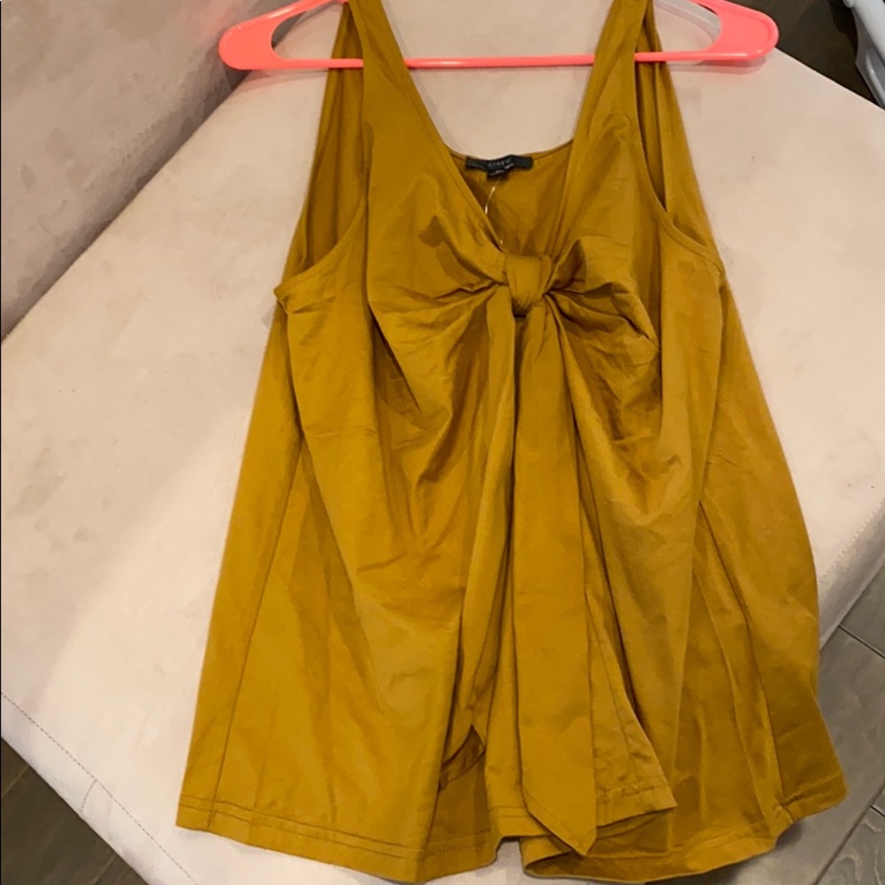 Bow detail tank
